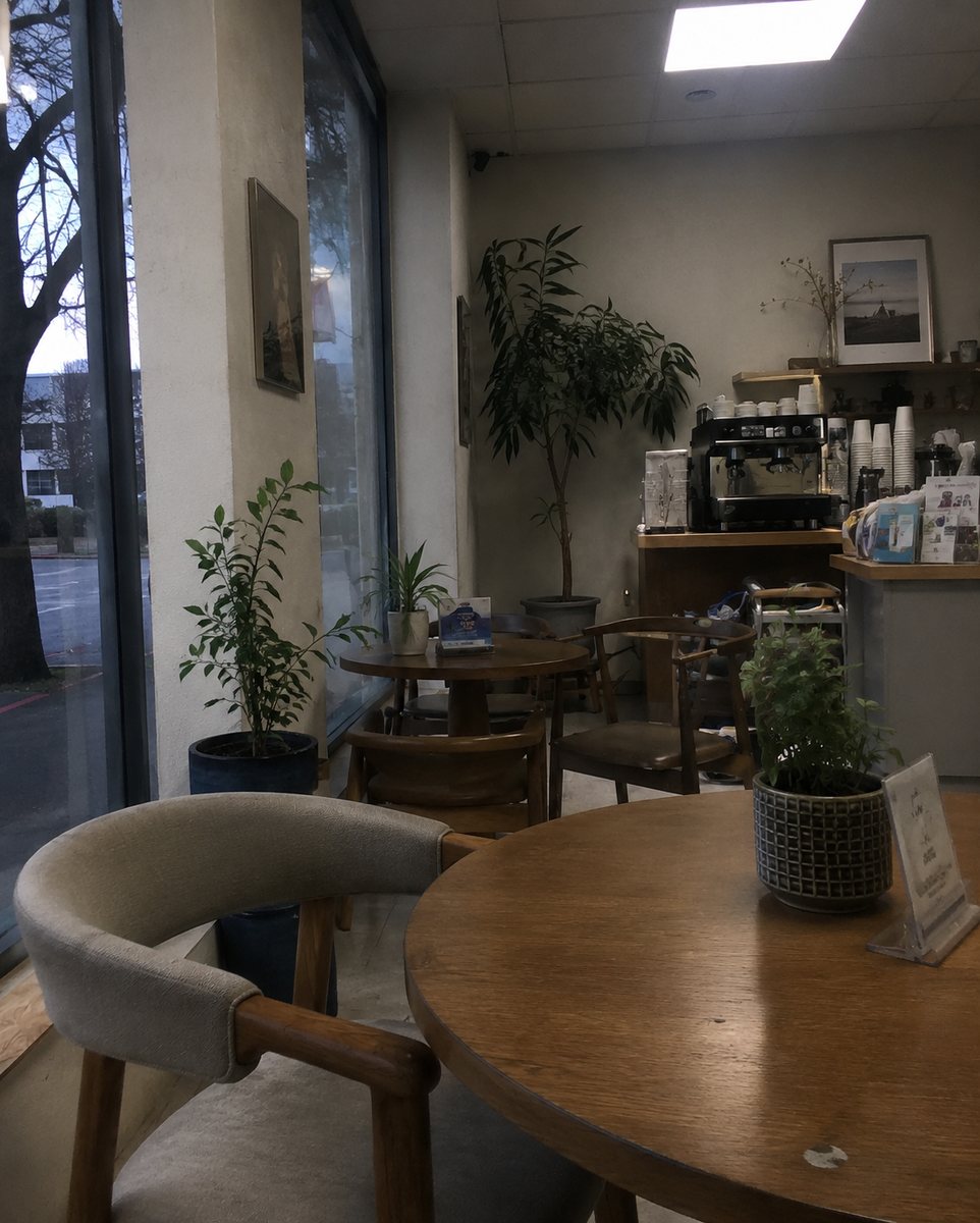 Interior cafenea — înainte